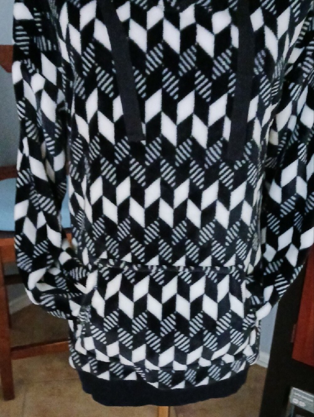 Vera Bradley Black & White Geometric Hooded Pullover - Picture 5 of 12